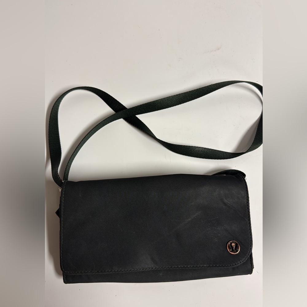 Lululemon dark green wallet clutch crossbody